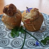 Baluchons au Vacherin Mont-d'Or. Notez le petit détail déco qui fait tout!